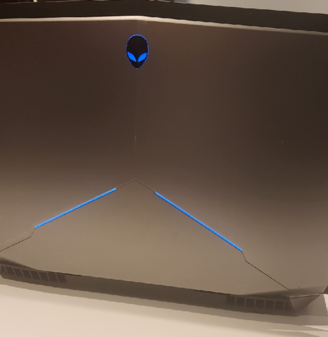 Alienware 17 Gaming Laptop - photo 3