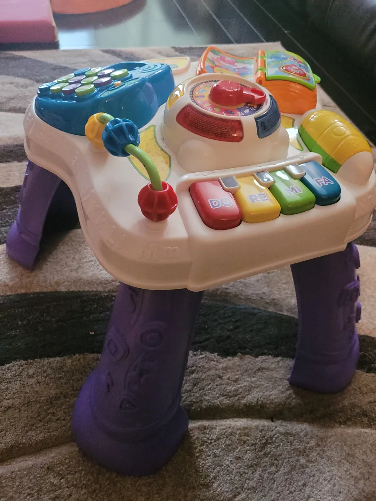 VTech Sit-to-Stand Learn and Discover Table image indicator(2)