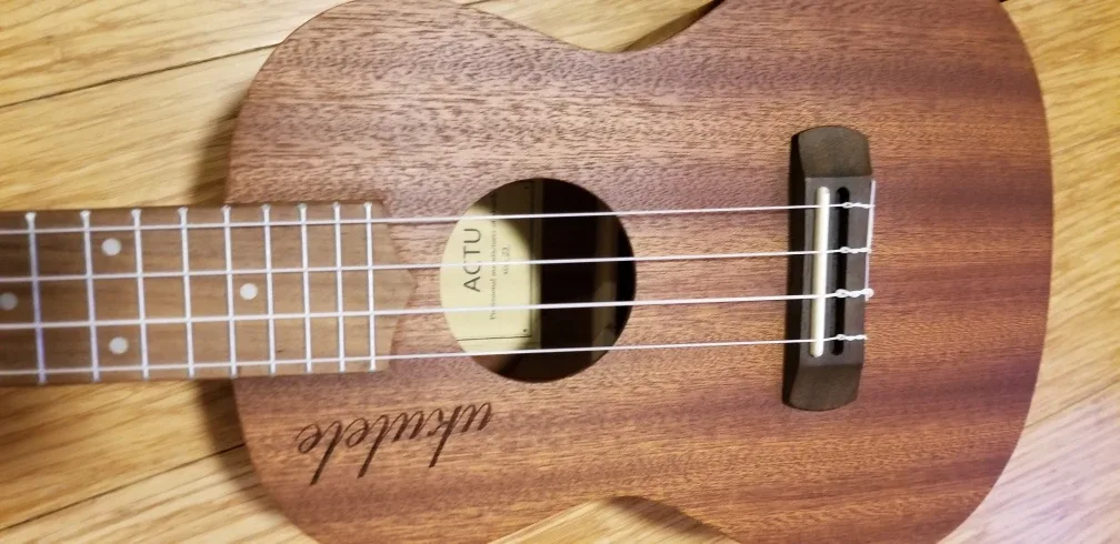 ACTU Ukulele - Size 23 image indicator(3)