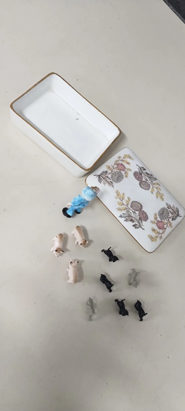 Wedgwood Lichfield Trinket Box with Figurines