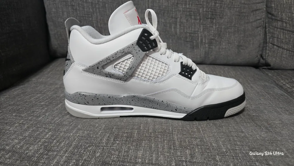 Air Jordan 4 Retro Summit White/Fire Red Size 12 image indicator(6)