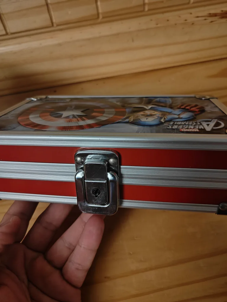 small Vaultz Avengers  Captain America lock box with (2) key image indicator(2)