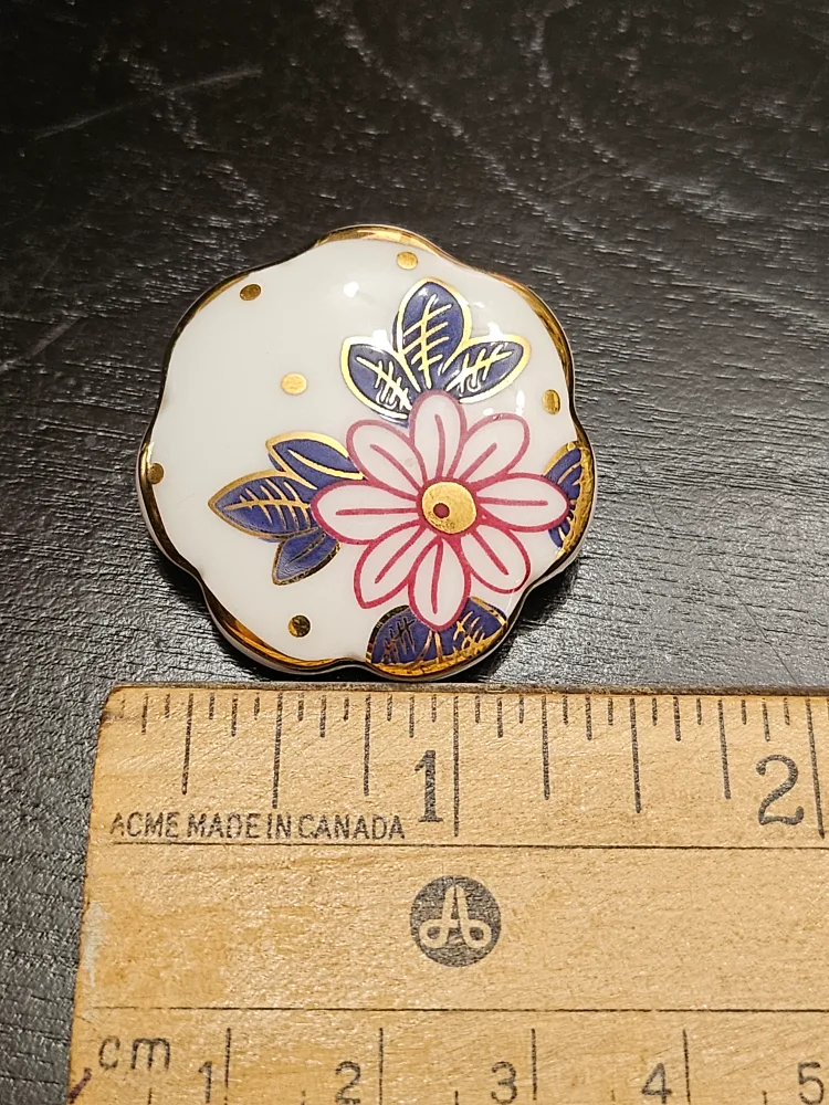 Royal Albert Flower Pin Brooch ceramic image indicator(5)