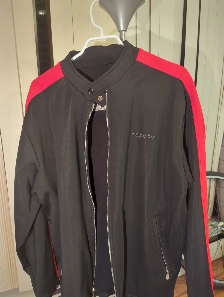 Infinity Heating Jacket - Black and Red image indicator(2)