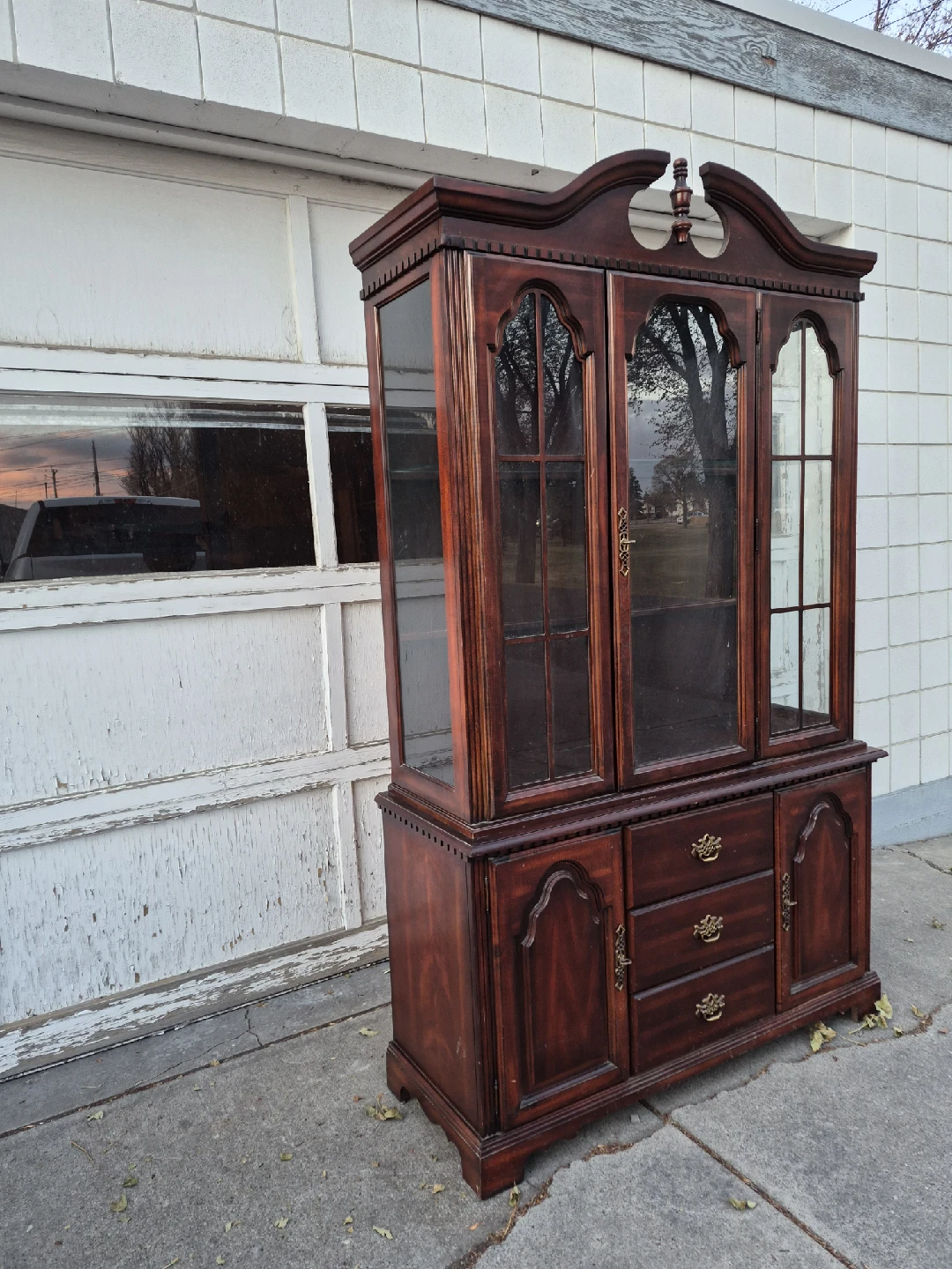 Vintage Wooden China Cabinet - photo 2
