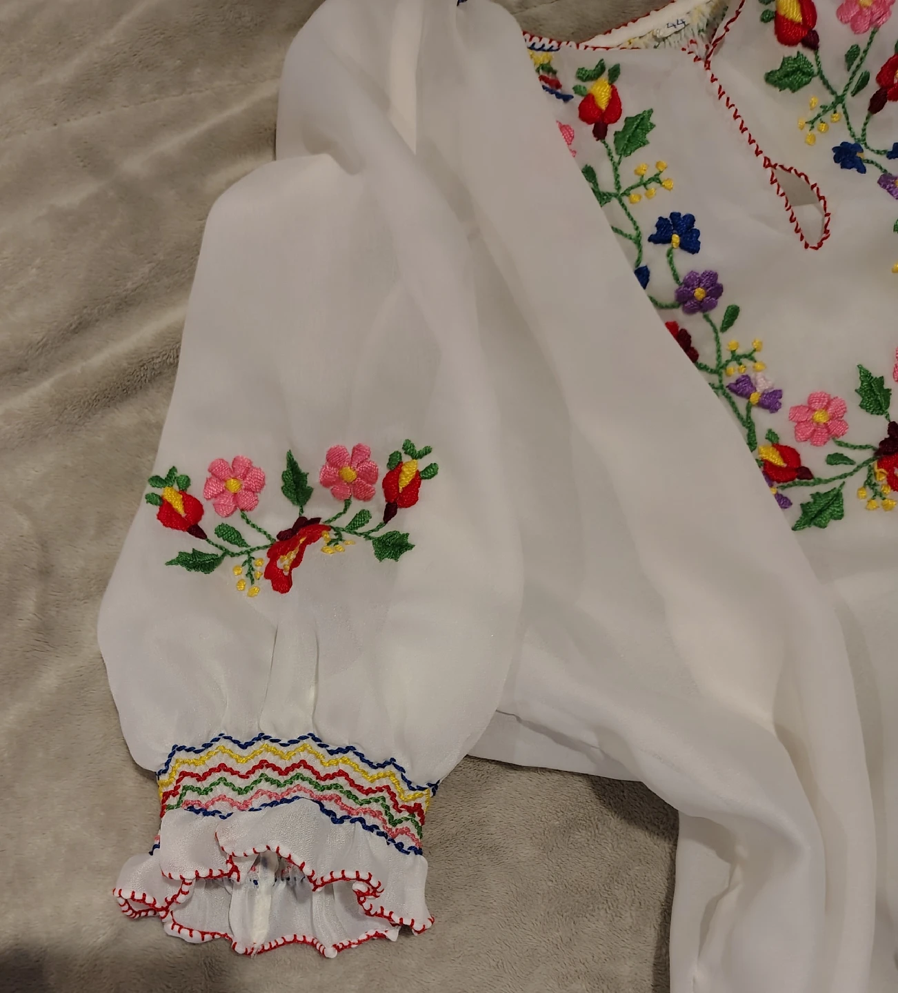 Embroidered White vintage Hungarian Peasant Blouse - photo 3