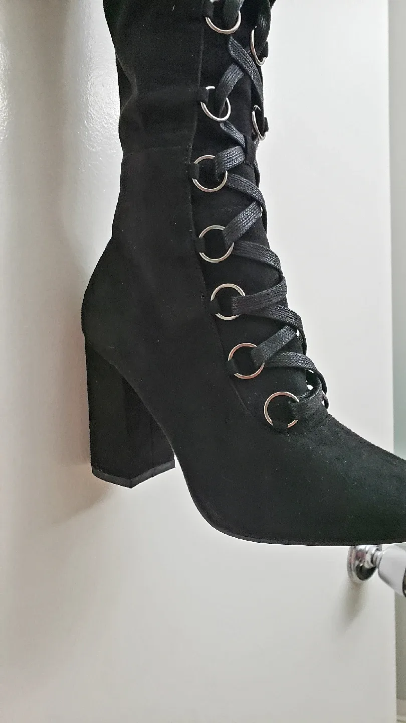 Cape Robbin boots image indicator(6)