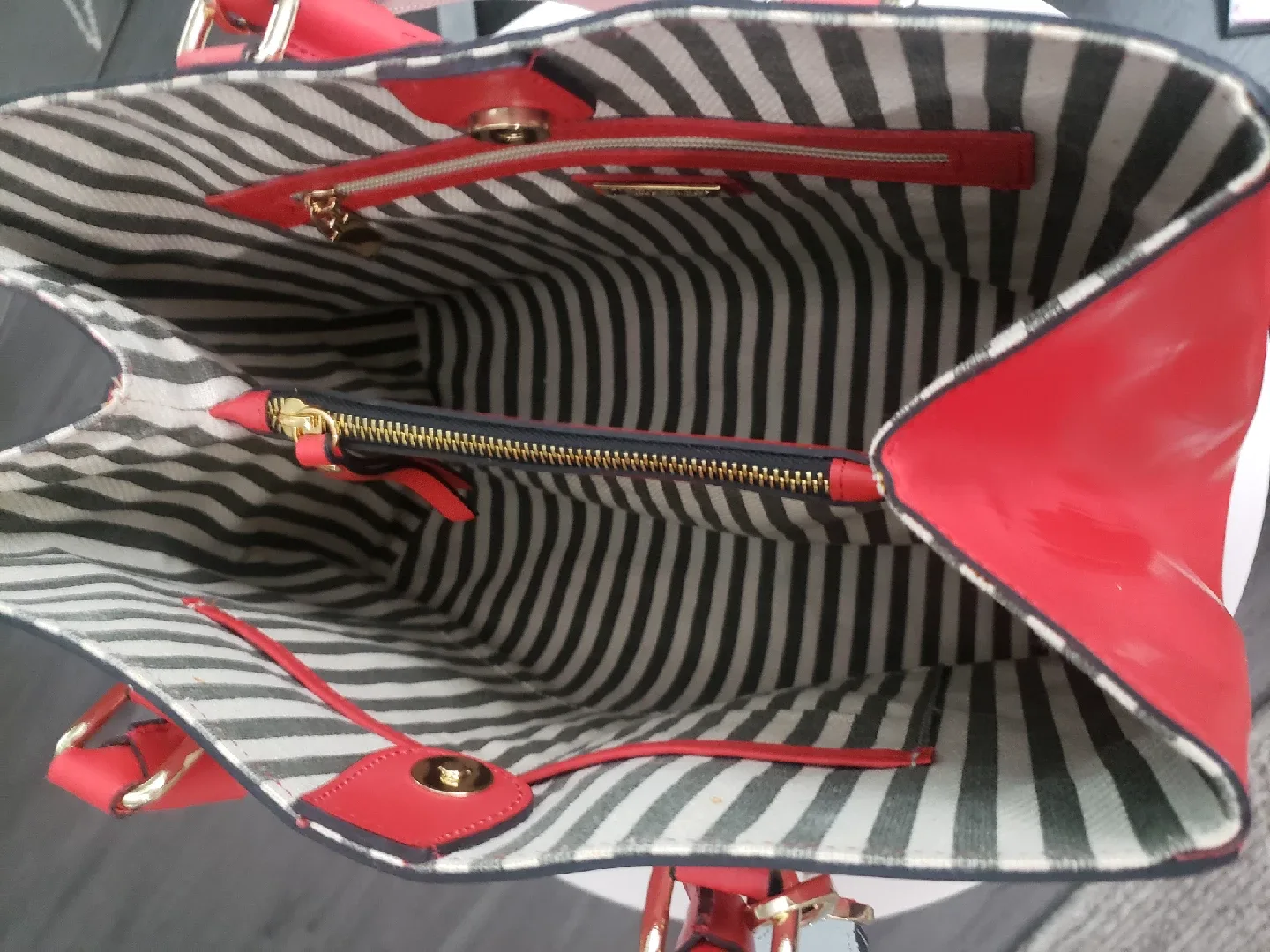 ABElUCCI , Red  Woman 's Tote bag . image indicator(2)