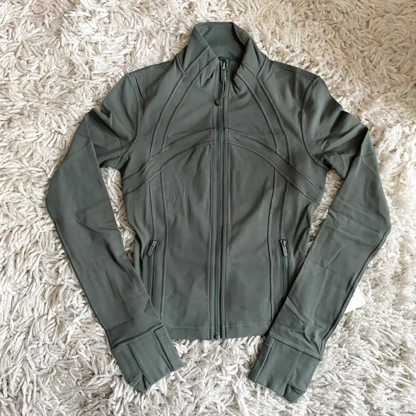 NWT Lululemon Defined Cropped Jacket - Size 4, Palm Deco image indicator(5)