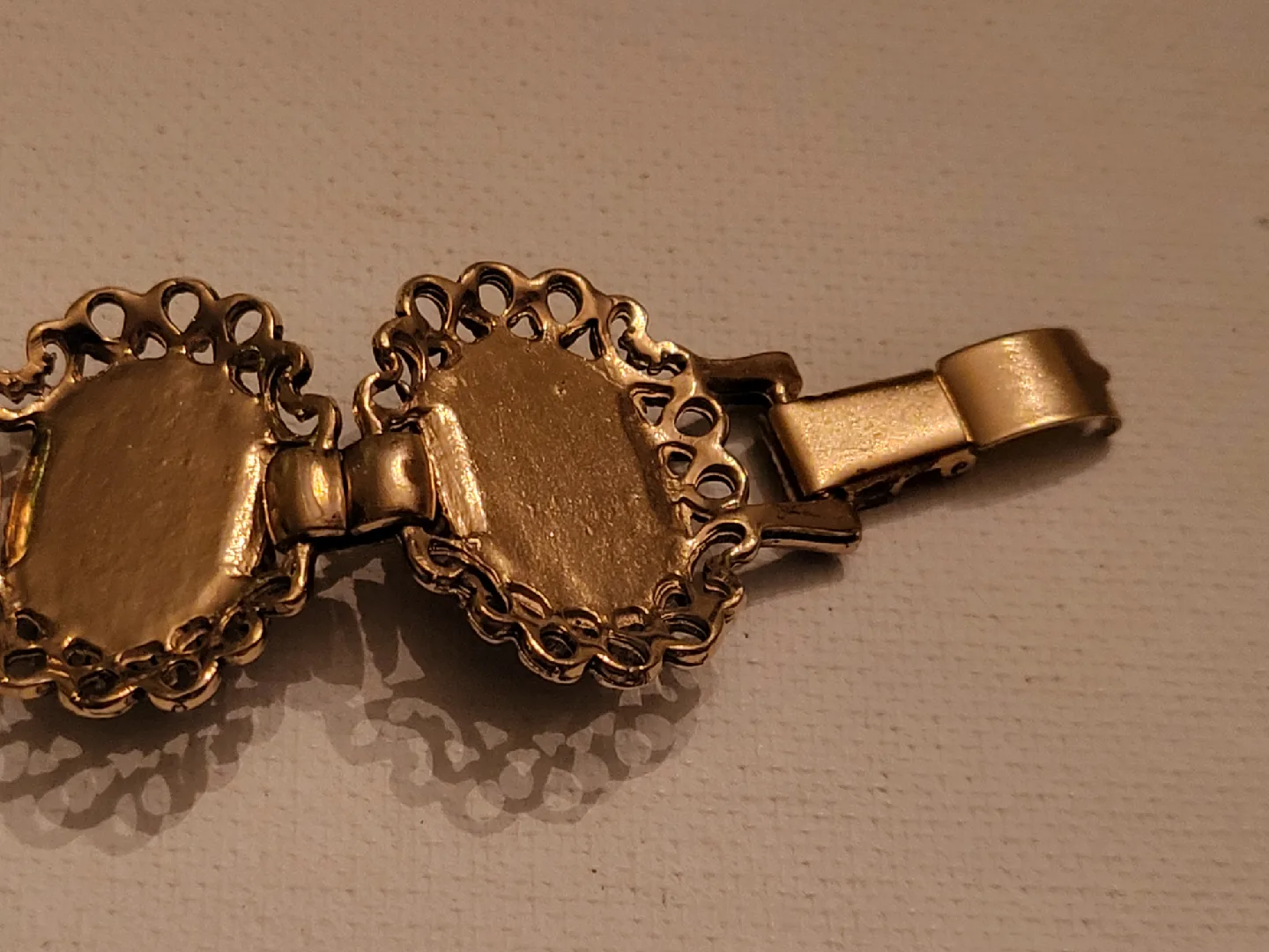 Damask Vintage Bracelet and Earring Set image indicator(6)