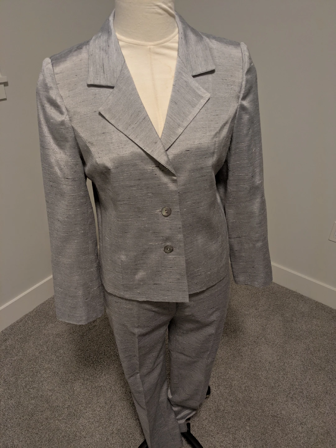 Thai Silk Women's Exquisite Grey Suit Set - photo 2