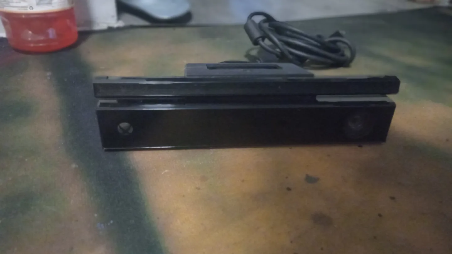 Xbox 360 Kinect Sensor thumbnail
