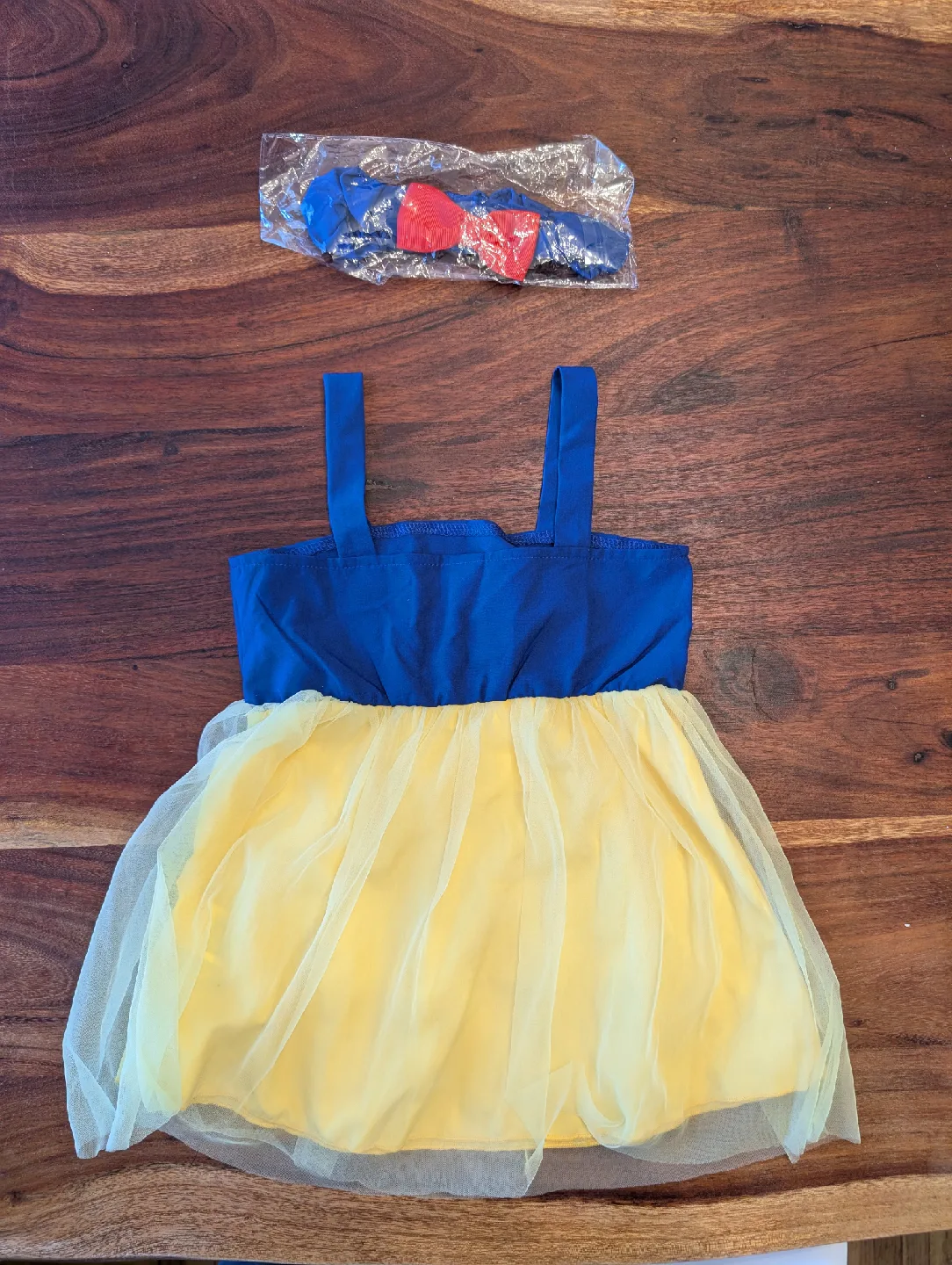 Snow White costume (Dress with Headband) 12-24M $30 OBO image indicator(2)