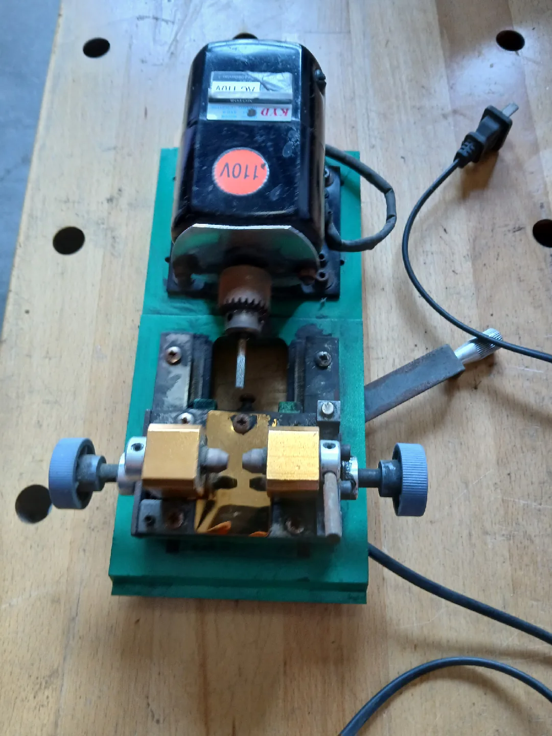 KYD Key Duplicator Machine - 110V image indicator(3)