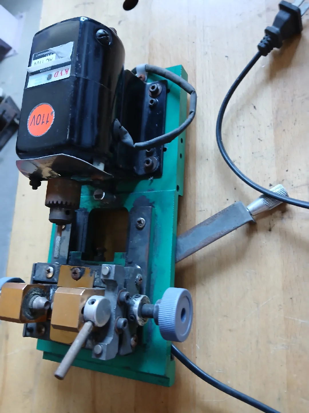 KYD Key Duplicator Machine - 110V image indicator(4)