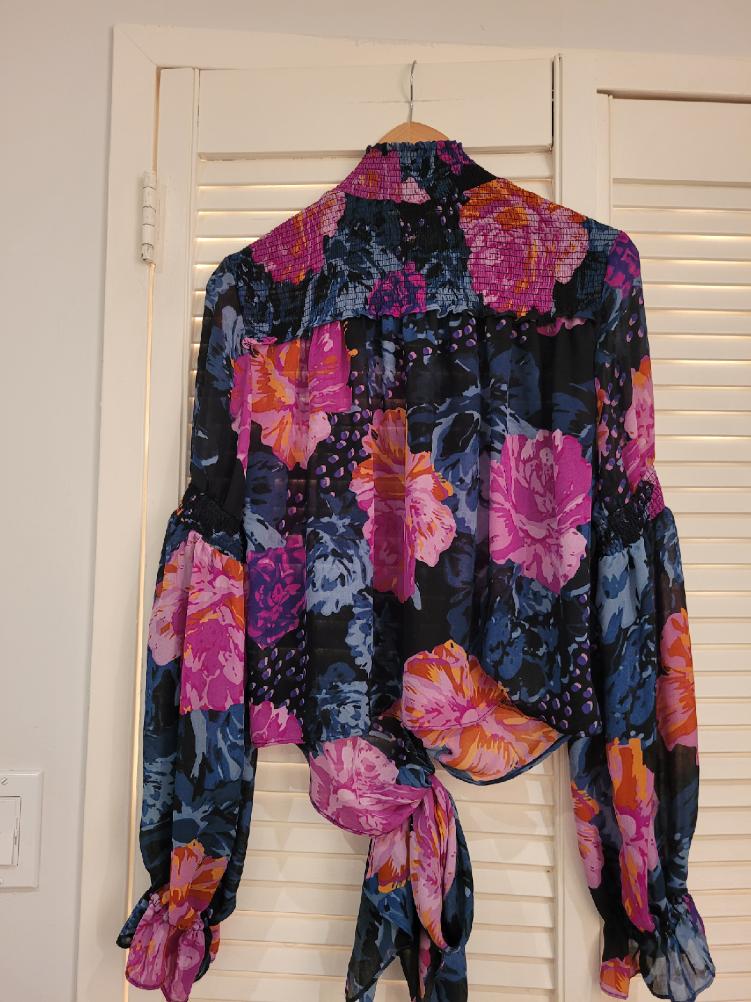 Floral Blouse size small - photo 2