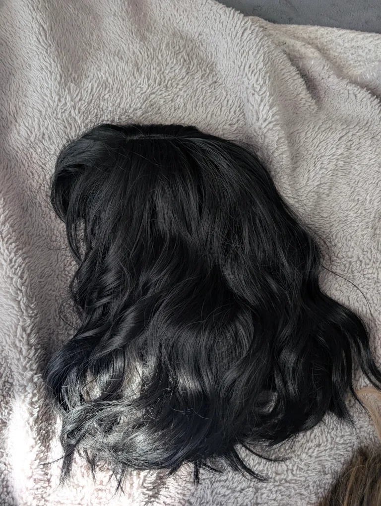Black curly wig -  heat resistant ! image indicator(2)