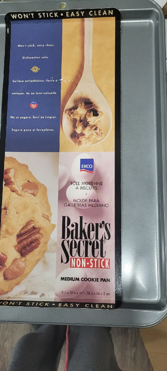 Baker's Secret Non-Stick Medium Cookie Pan image indicator(2)