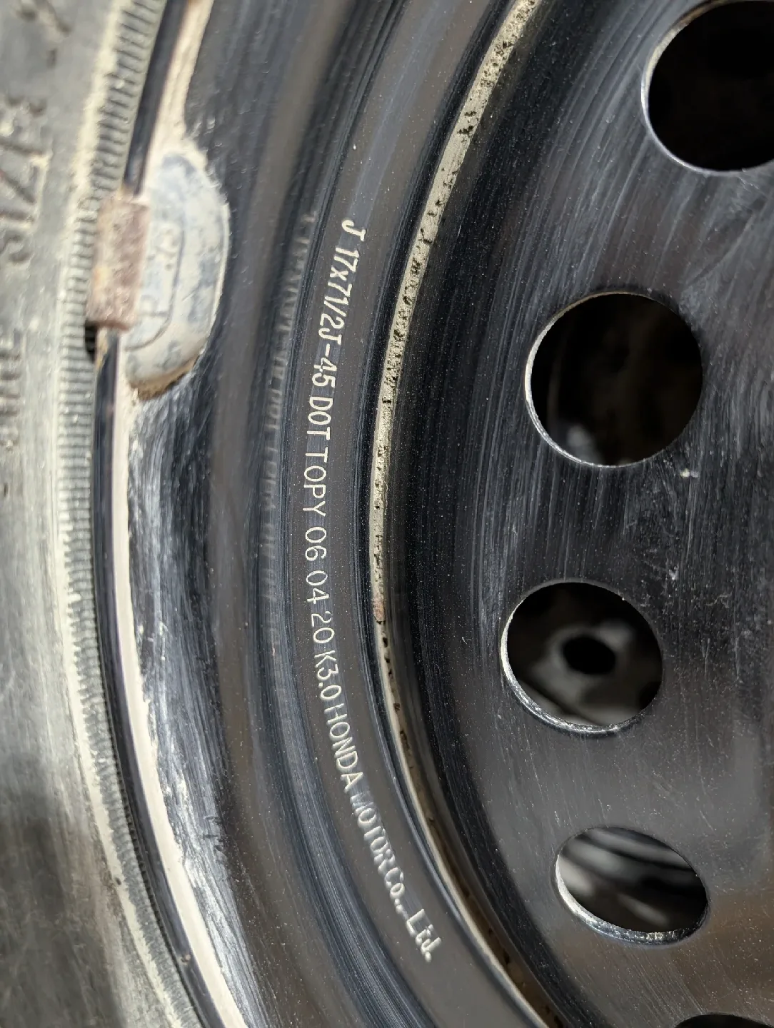 (4)-235/65R17 Winter Tires On Steel Rims Off 2019 Honda CRV image indicator(10)