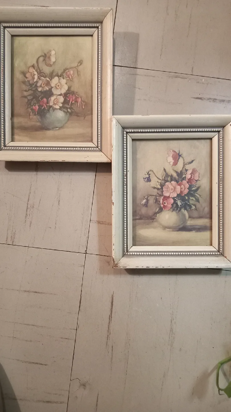 Pair of framed floral prints image indicator(5)