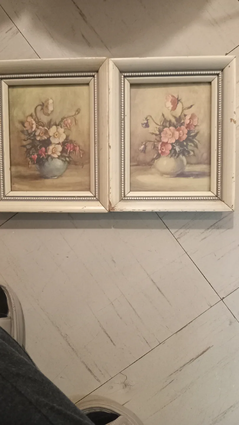 Pair of framed floral prints image indicator(7)