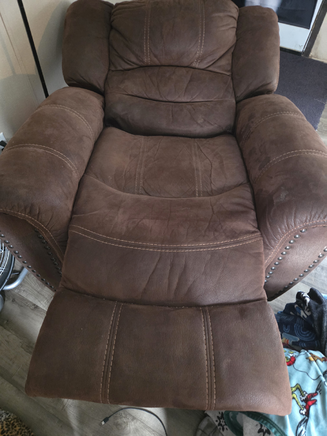 Brown Recliner Chair - photo 2