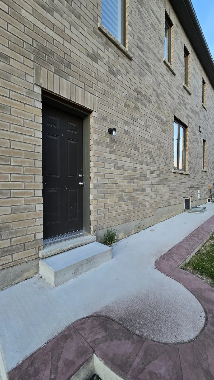 Three bed room basement for rent image indicator(2)