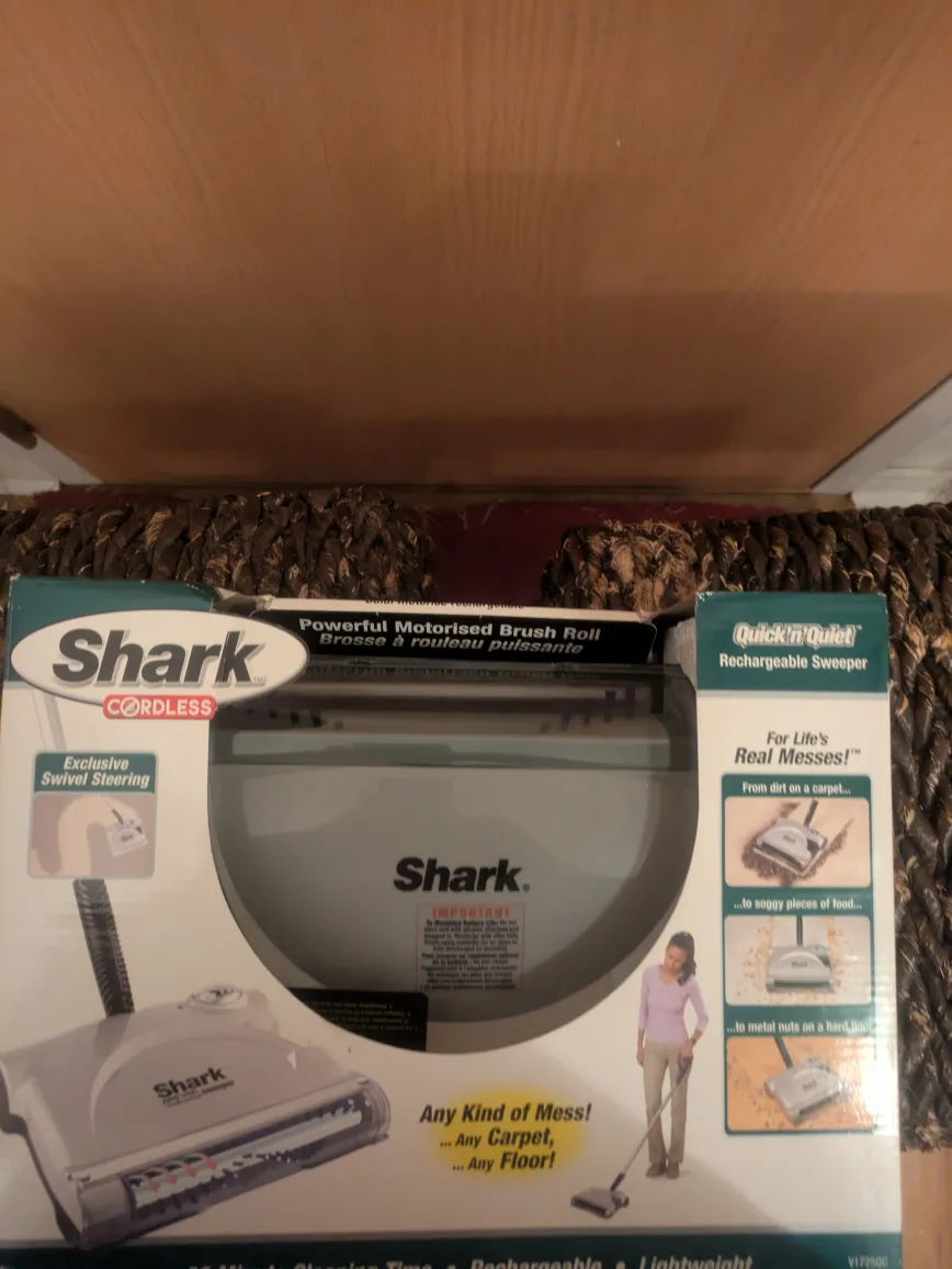 Shark Cordless Quick'n'Quiet Rechargeable Sweeper thumbnail