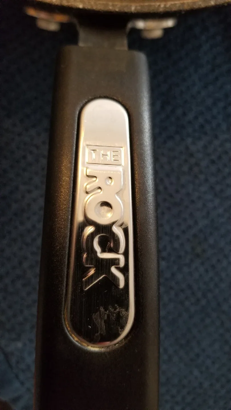 ROCK Pan,Oil Dispenser, Salt & Pepper Shaker Set etc.All for $4 image indicator(4)