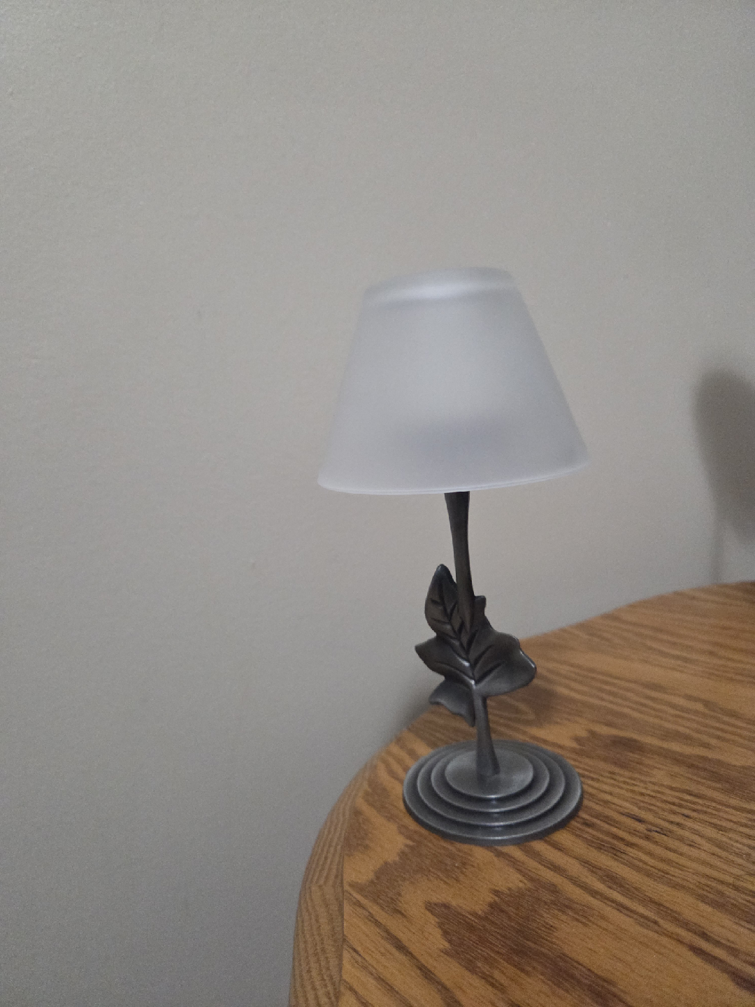 Small Leaf Design Accent Lamp Candleholder - photo 2