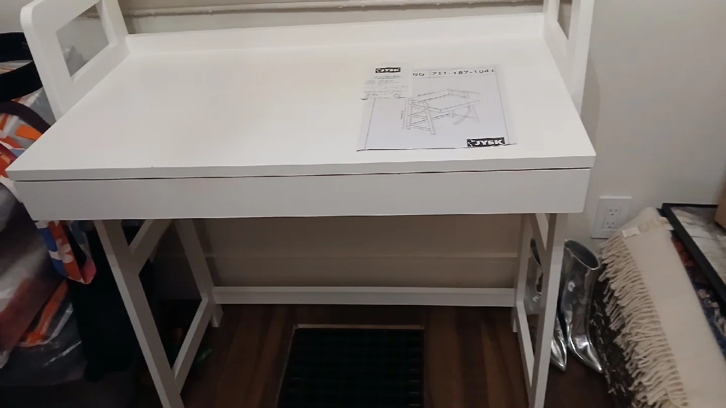 Jysk Hensins White Desk (32.9"x17.7") image indicator(3)