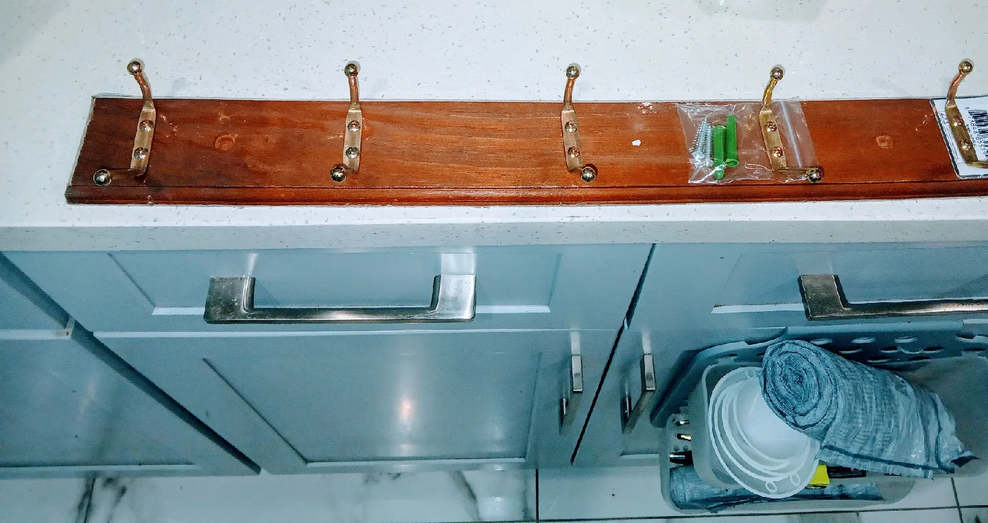 Wooden Coat Rack with 5 Hooks image indicator(2)