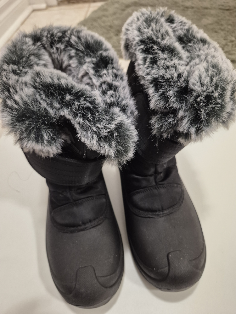Black Winter Boots - Size 7 - photo 4