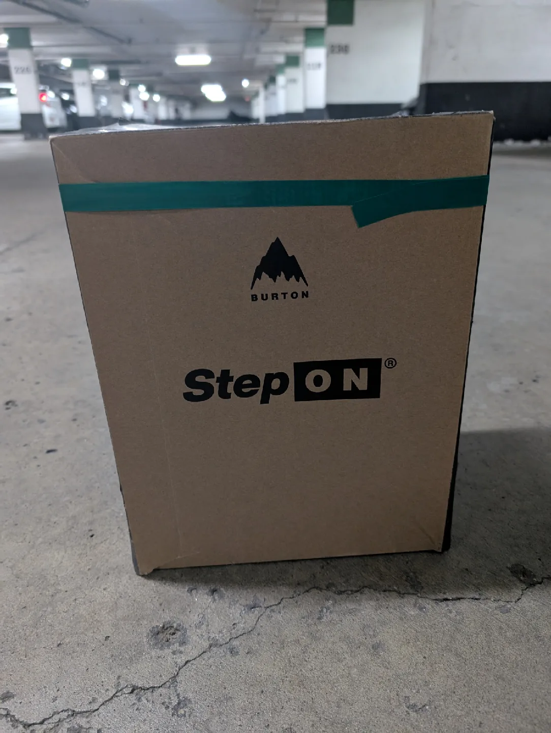 Public snowboard 153, Burton Step On Bindings and Boots Size 9 image indicator(8)