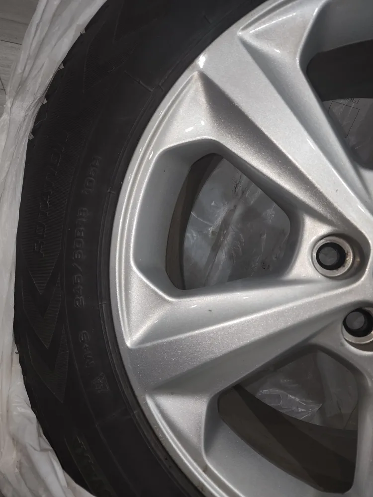 Goodyear 245/50R18 104H Tire & Rim image indicator(2)