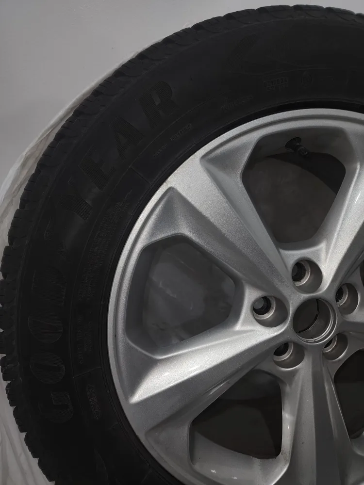 Goodyear 245/50R18 104H Tire & Rim image indicator(5)