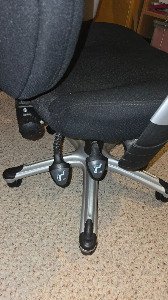 Black Office Chair - Adjustable image indicator(4)