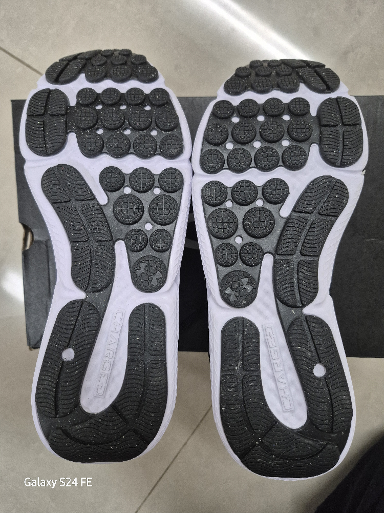 Under Armour Charged Assert 9 Black Running Shoes - Size 10