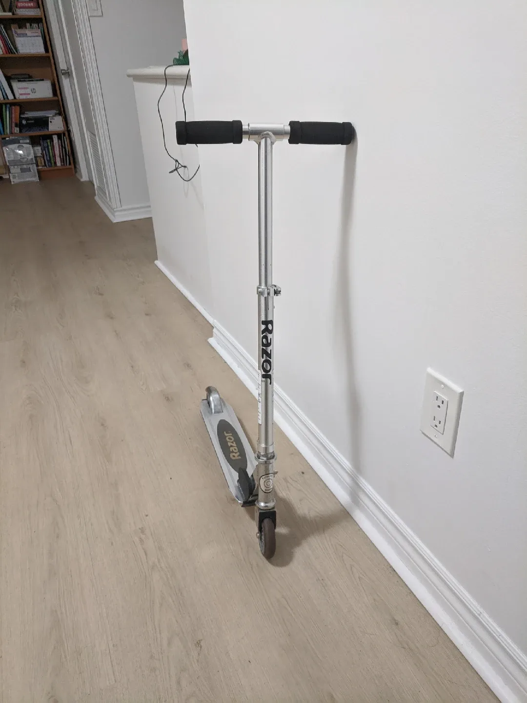 Razor Scooter - Silver image indicator(2)