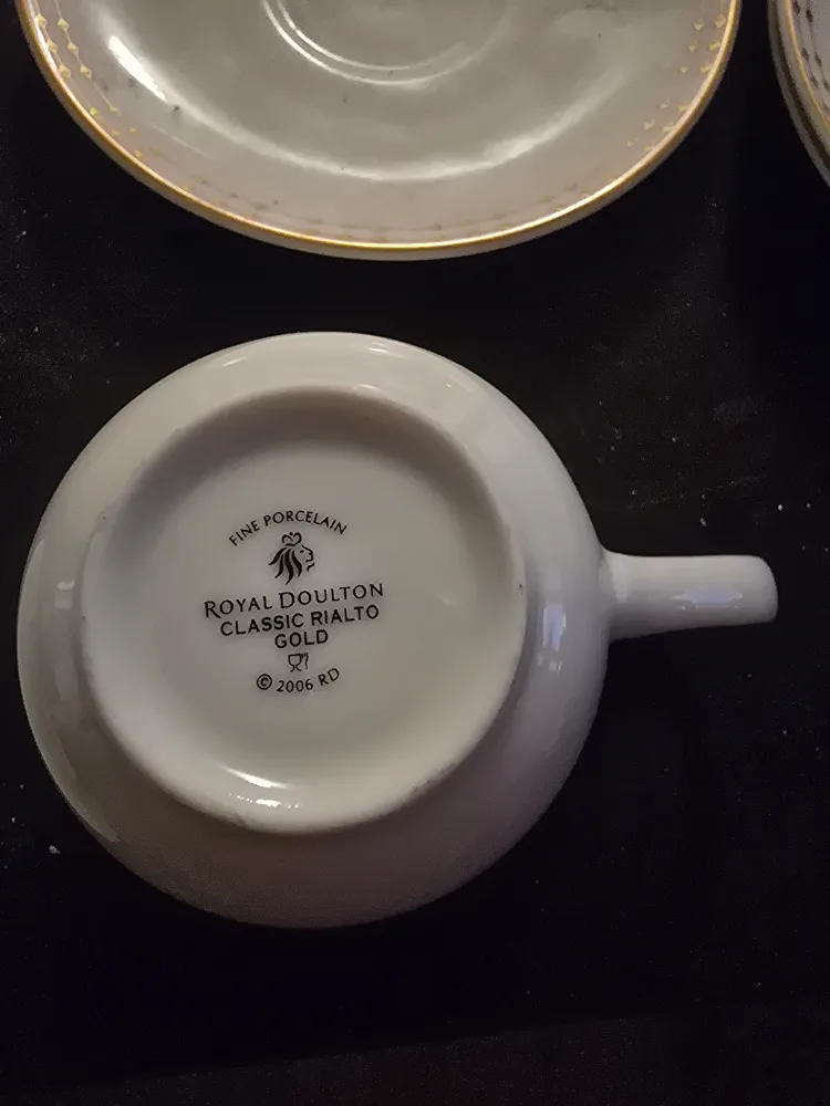 Royal Doulton Classic Rialto Gold Fine Porcelain image indicator(5)