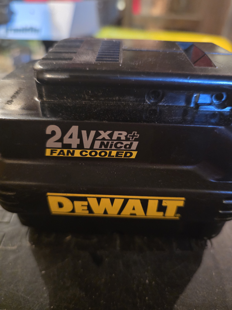 DeWalt 24V XR+ NiCd Fan Cooled Battery Pack - photo 2
