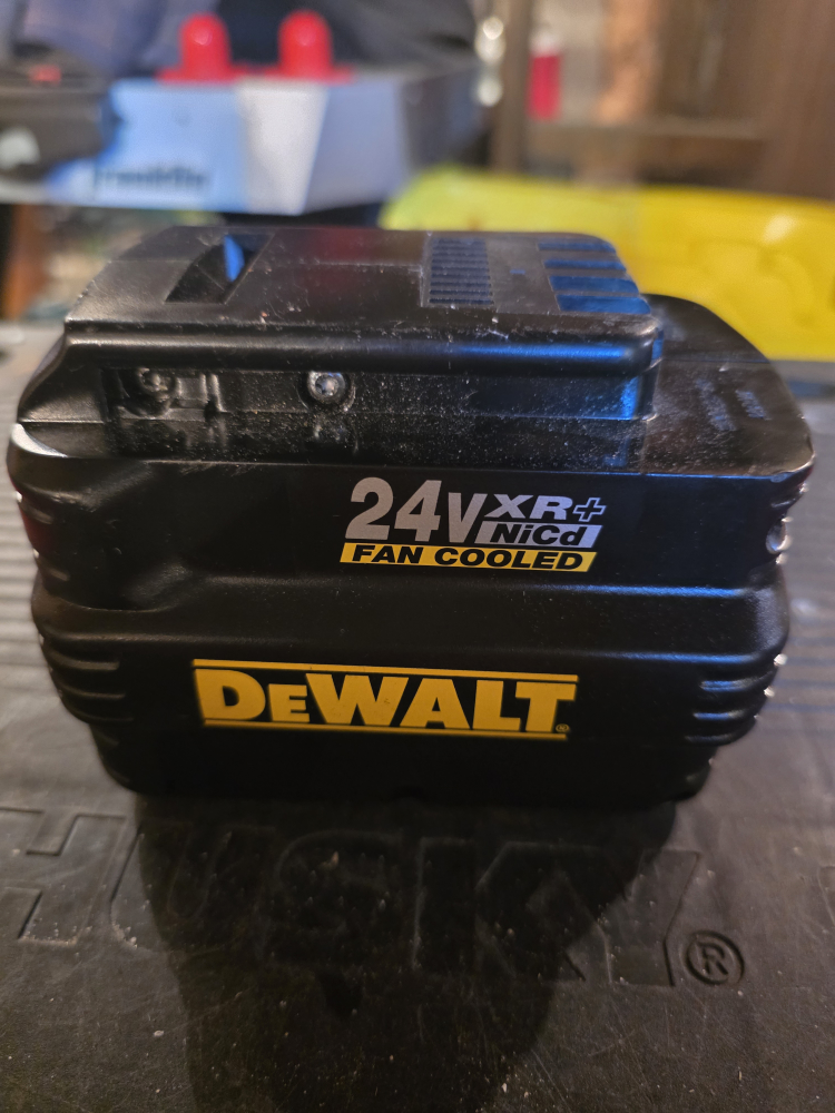 DeWalt 24V XR+ NiCd Fan Cooled Battery Pack - photo 4