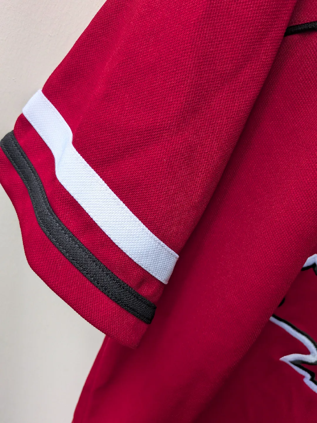 Canada Athletics Red Jersey sz LG image indicator(5)