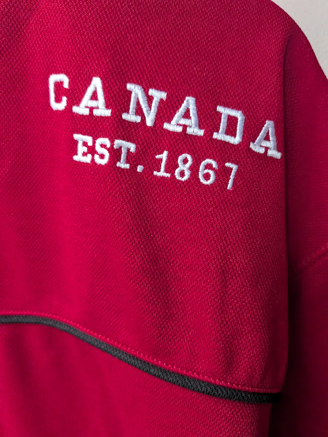 Canada Athletics Red Jersey sz LG image indicator(6)