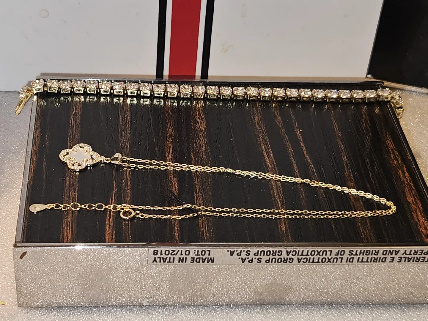 Jewellery Set: Necklace, Bracelet, Earrings image indicator(7)