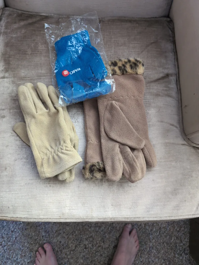 Gloves Bundle - BMO Blue Gloves Included🧡 thumbnail
