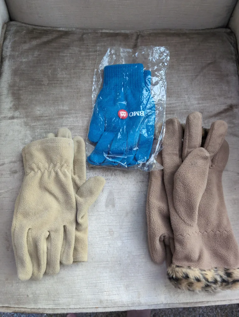 Gloves Bundle - BMO Blue Gloves Included🧡 image indicator(2)