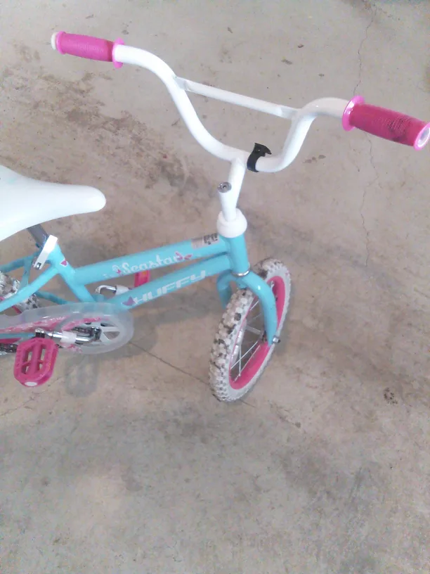 Huffy Sea Star Girls Bike - Training Wheels image indicator(2)