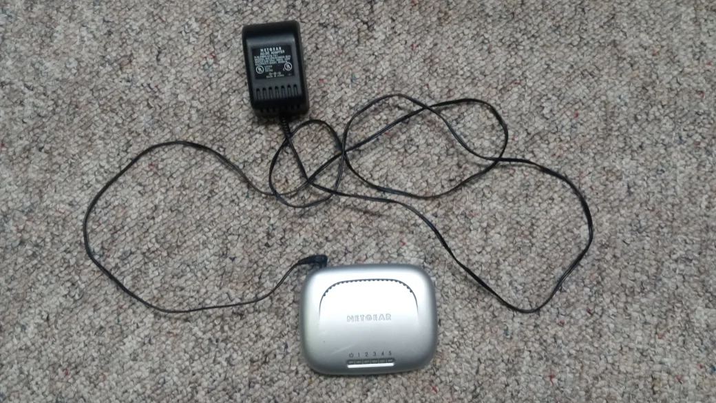 Netgear Fast Ethernet Switch FS605 v2 image indicator(4)