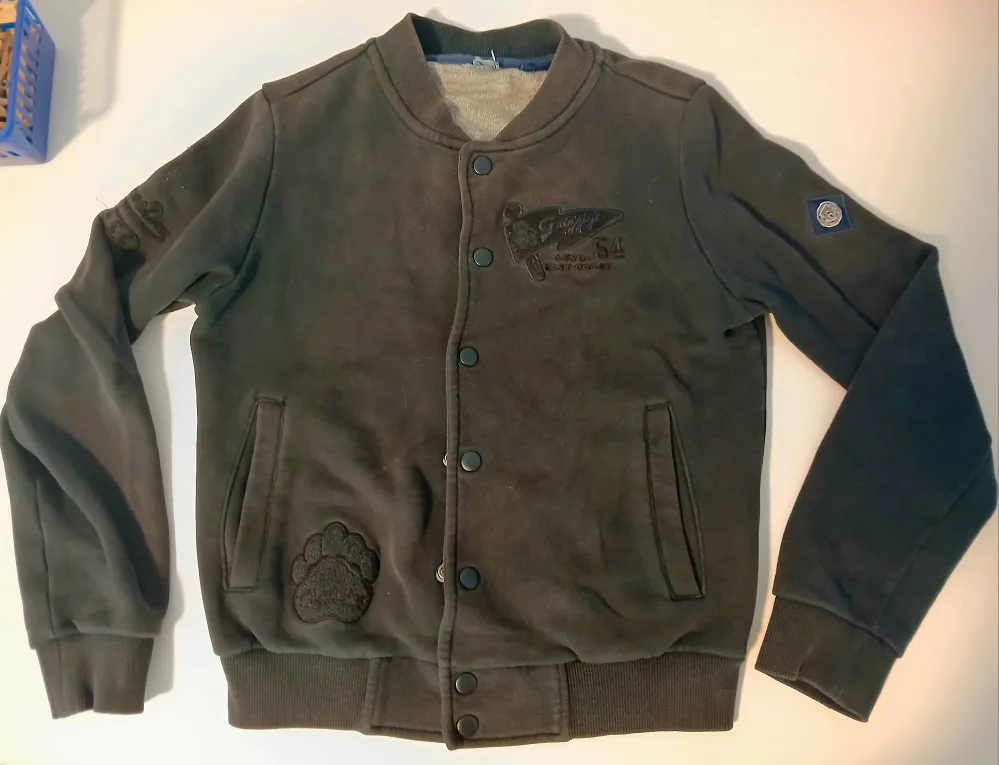 FREE Kids' Jacket - Size US 4 thumbnail